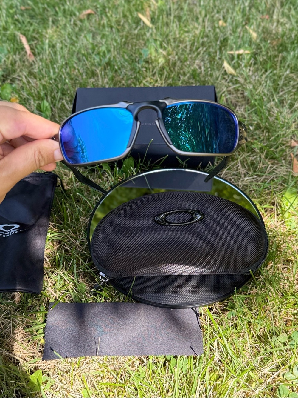 Oakley Blue Mirror Lens Sunglasses with Black Frame